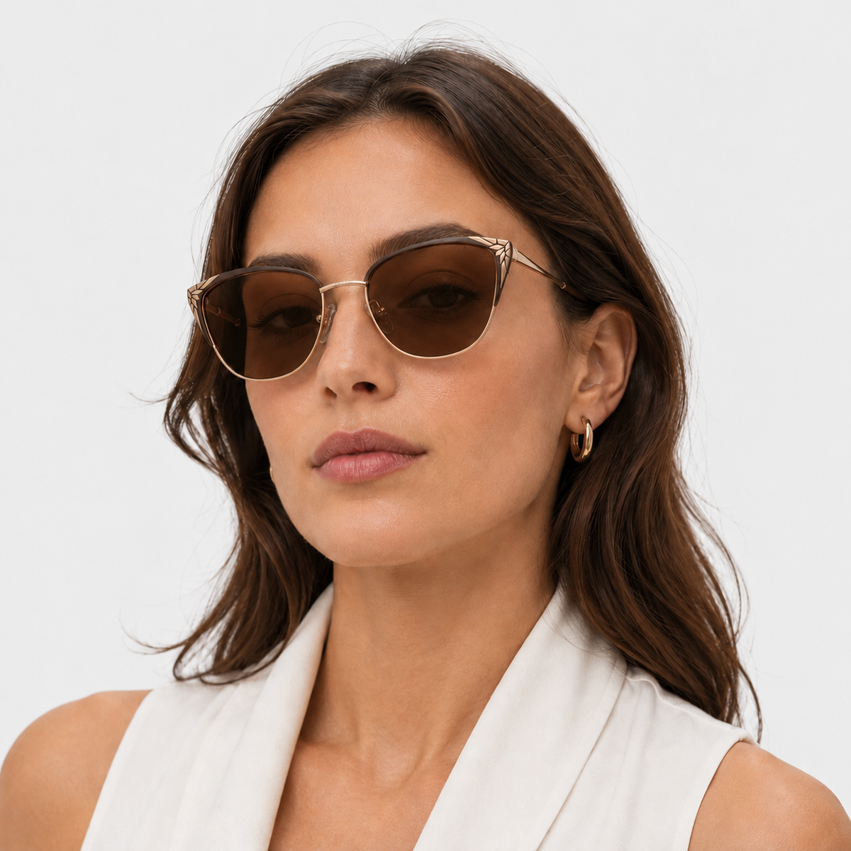 Ochelari de soare cu dioptrii Ayla Maro purtați de model feminin