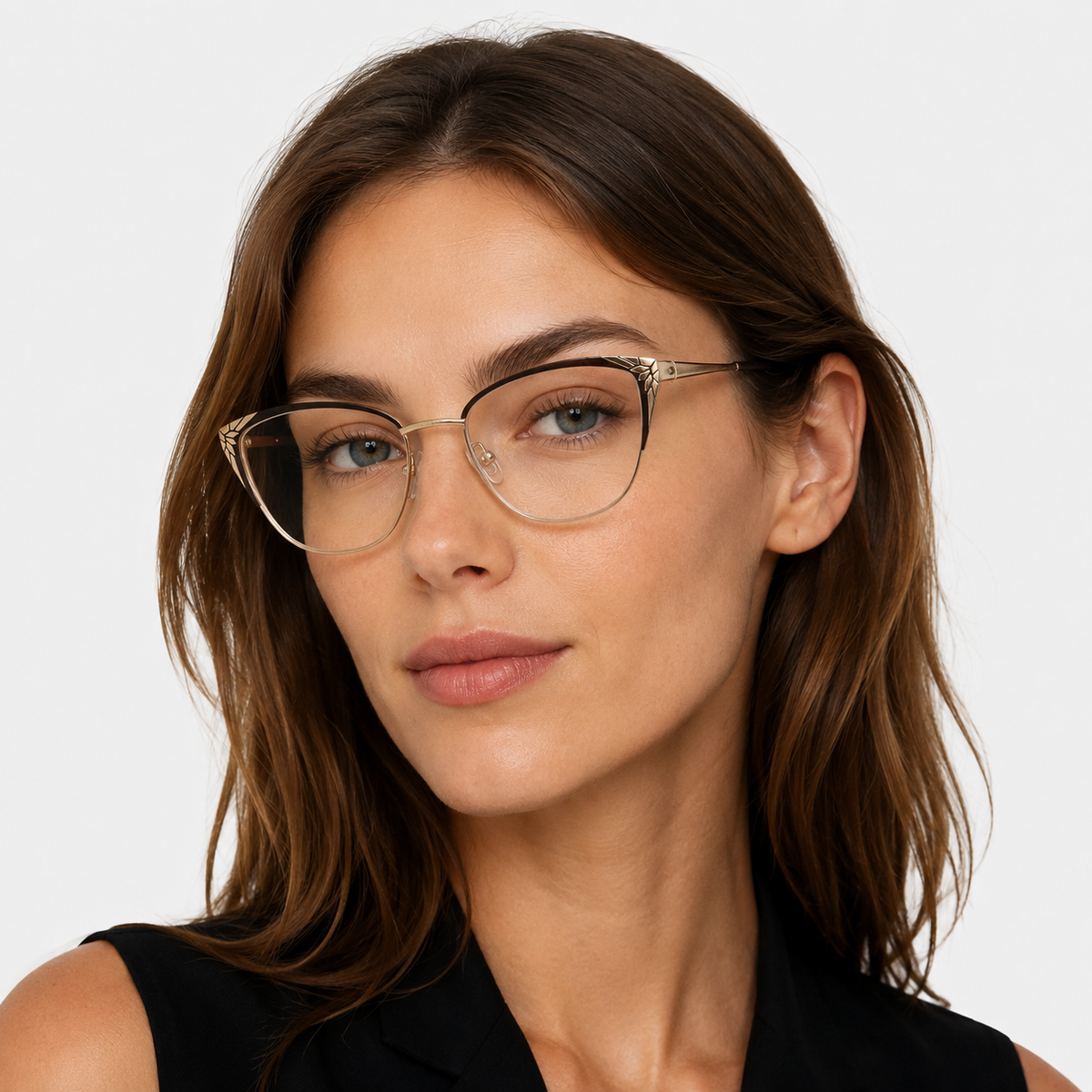 Model feminin purtând ochelari de vedere Ayla Maro