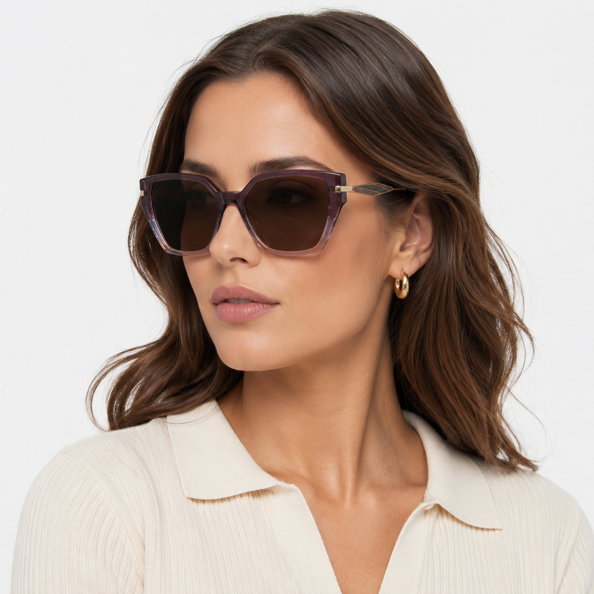 Ochelari de soare cu dioptrii Cleo Burgundy transparent pe model femeie