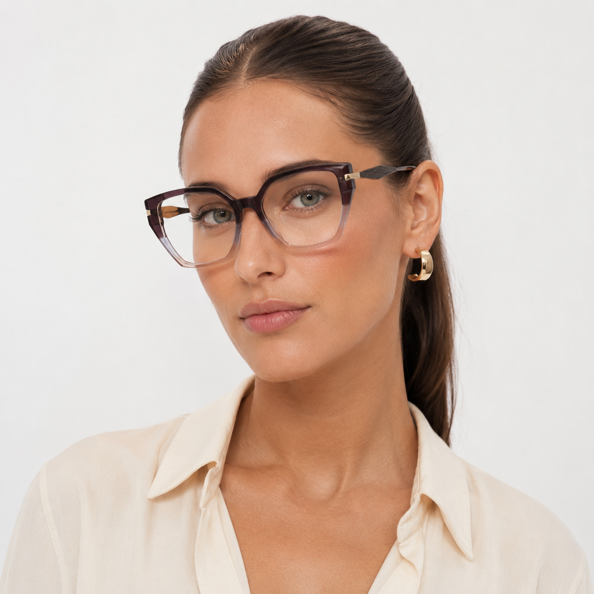 Model femeie purtând ochelari de vedere Cleo Burgundy transparent