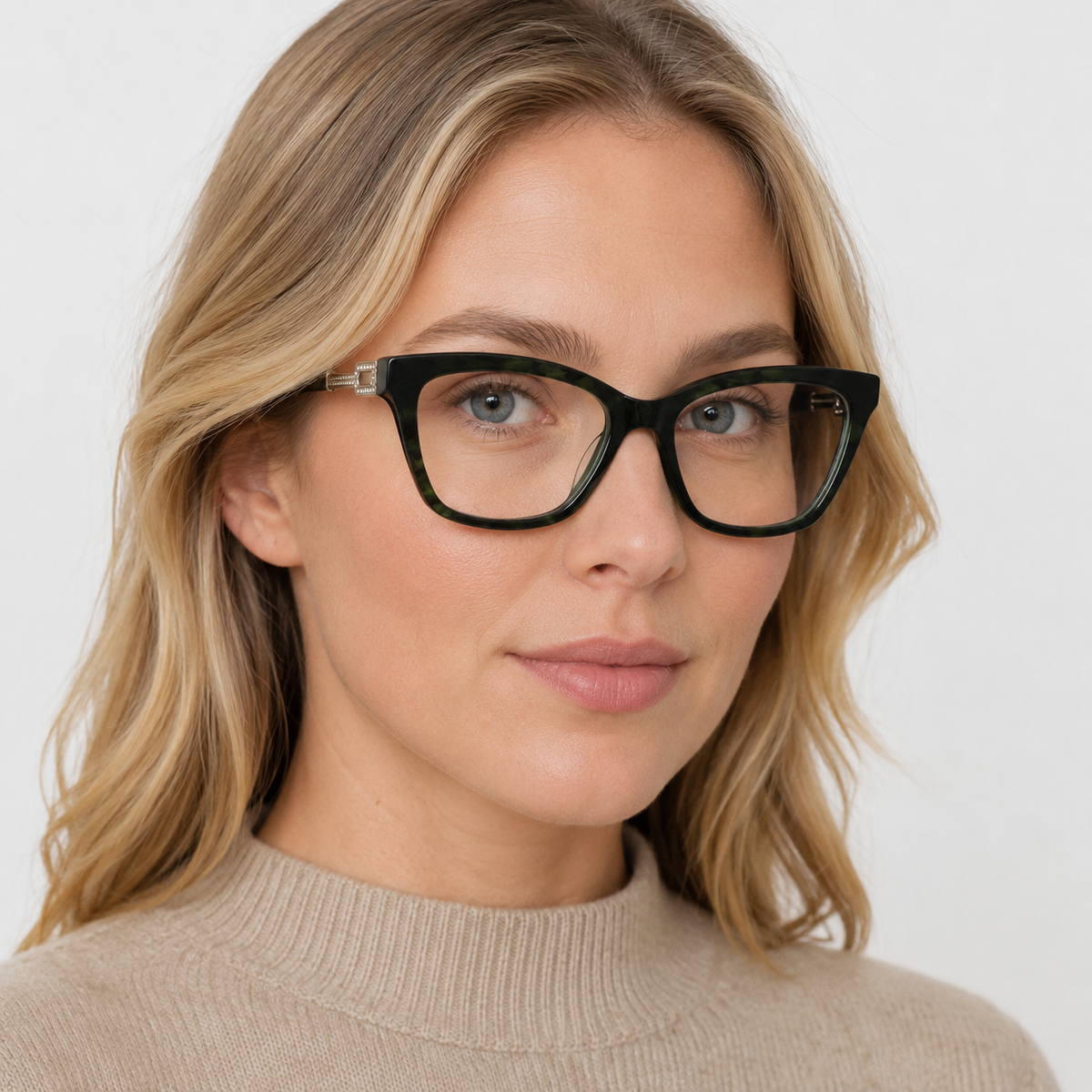 Model feminin purtând ochelarii de vedere Gaia verde închis