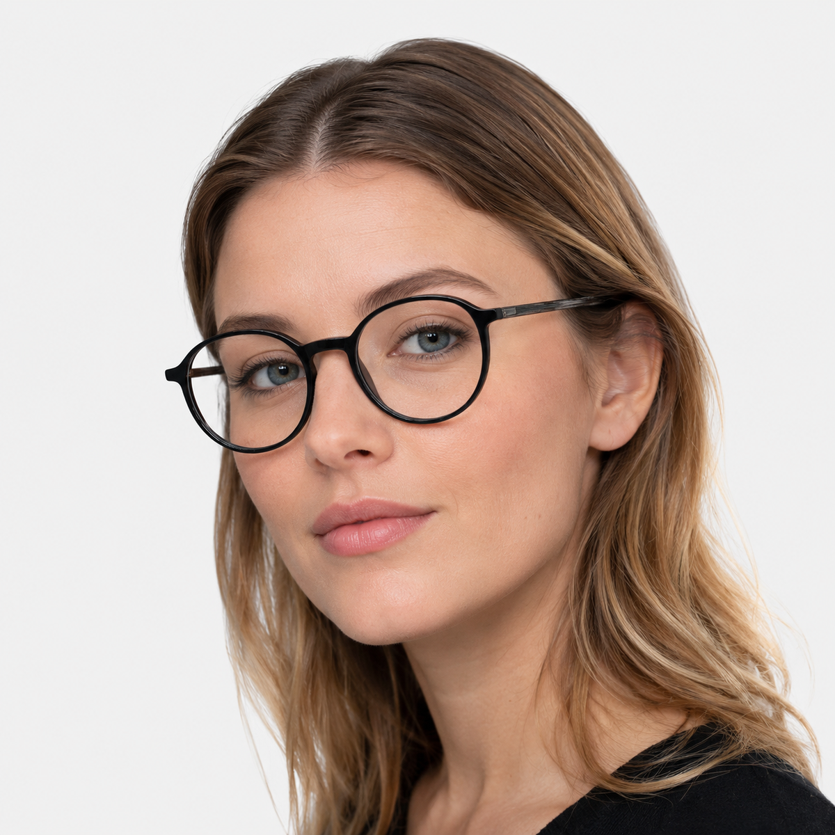 Model feminin purtând ochelarii de vedere Noel negri