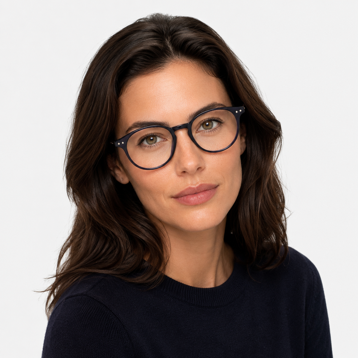 Femeie purtând ochelarii de vedere Tessa prună